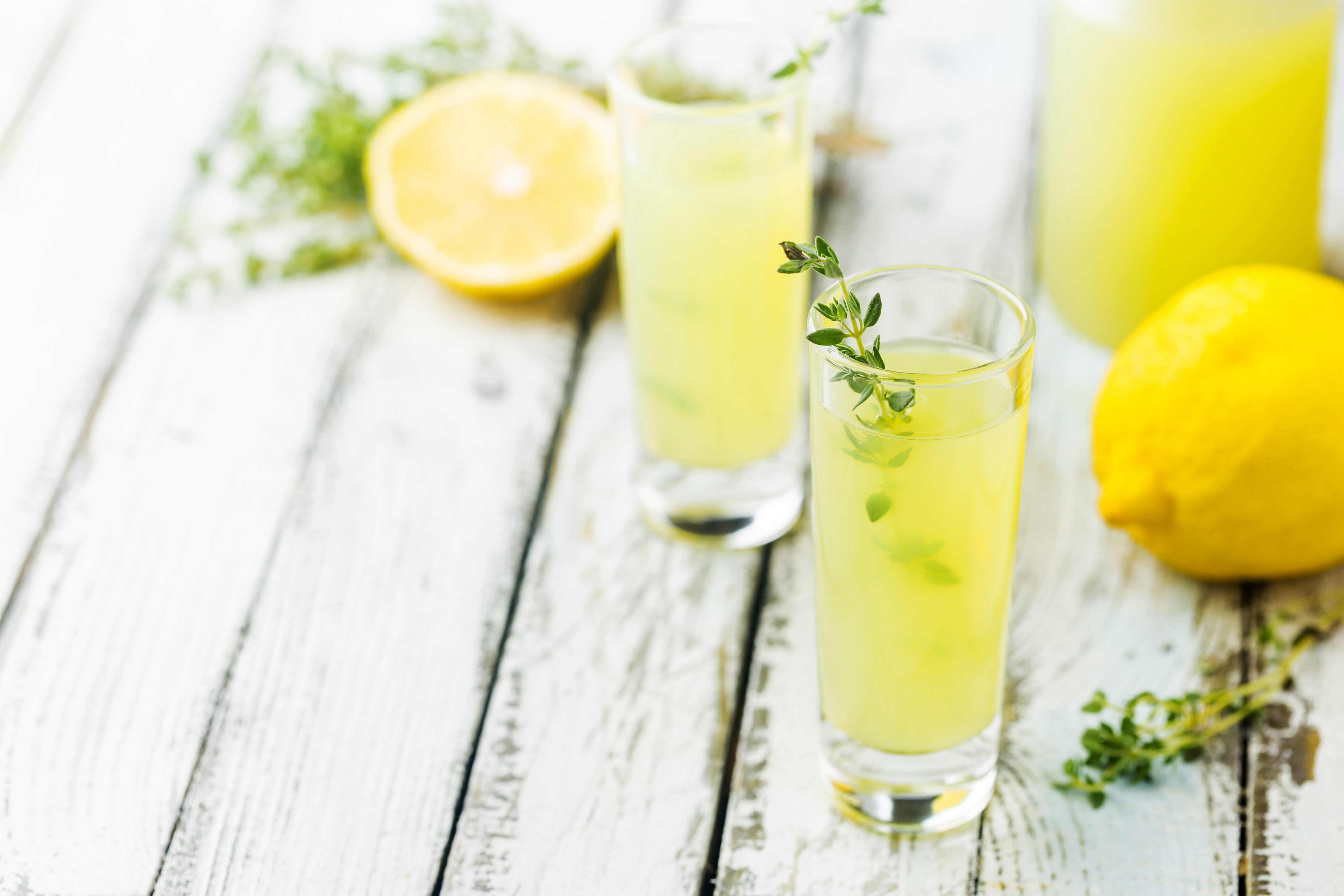 Lemon herb sparkler